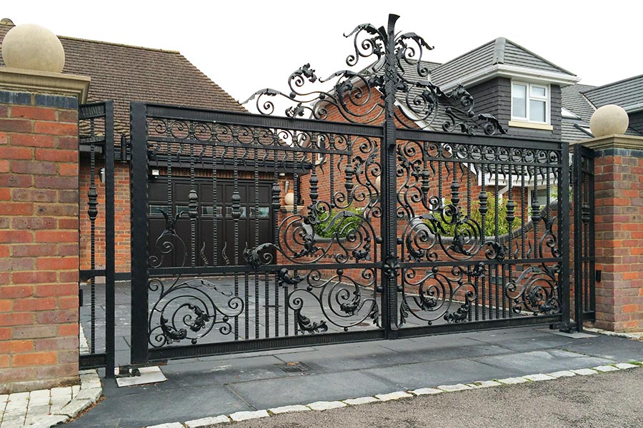 Venus Wrought iron gates – Dual Swing Driveway Gate | Classic Fence Design Entry Gate | Made in Canada – Model # 151