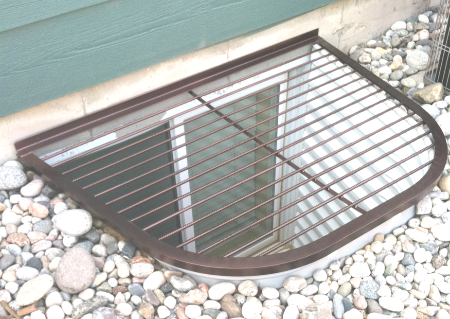 Flat Steel Window Well Cover - Rust Free Powder Coated Steel - Transparent Rigid high-grade polycarbonate - Made In Canada - Model # WWC882
